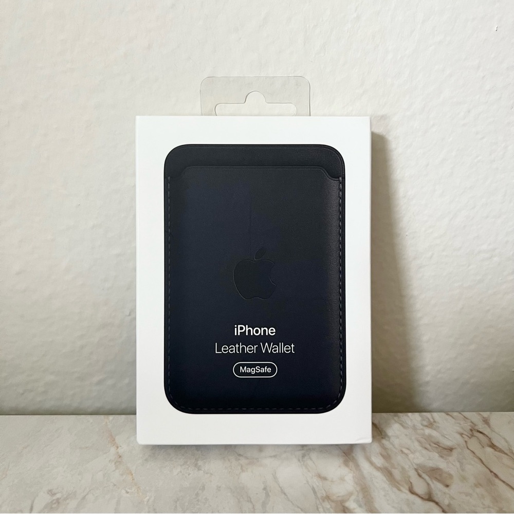 iPhone Leather MagSafe Wallet - Midnight